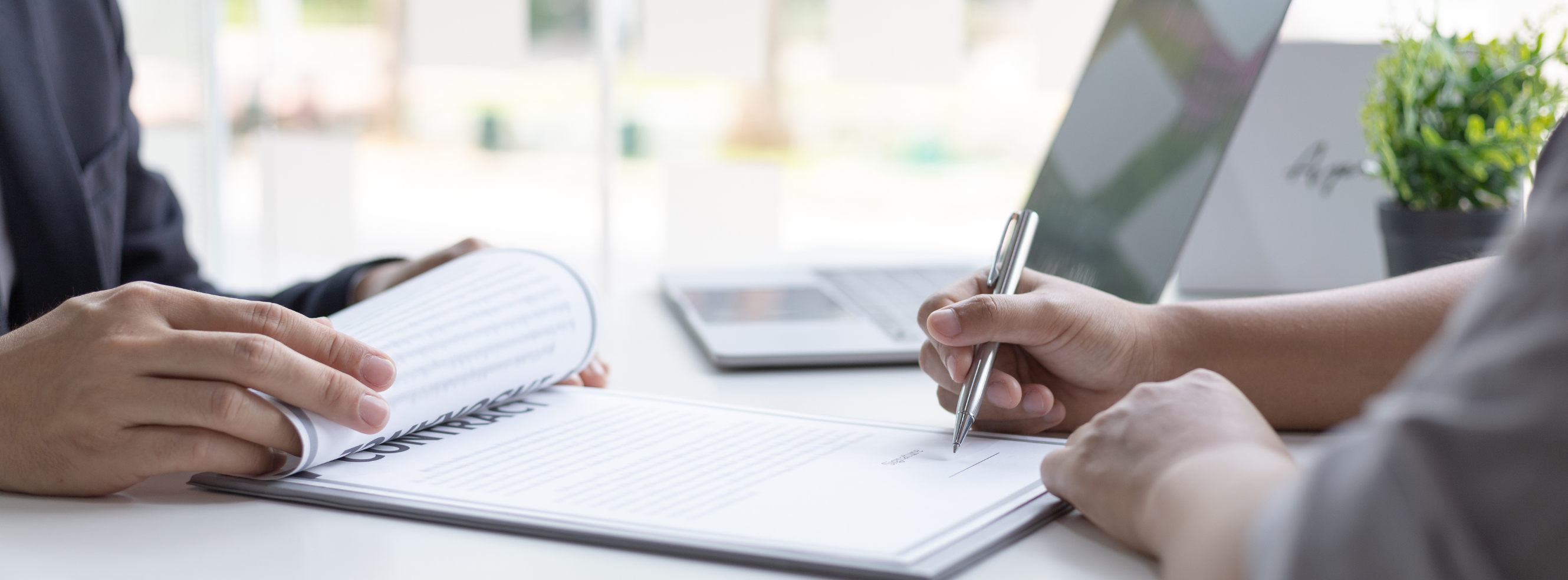 Signature entre deux personnes d'un contrat